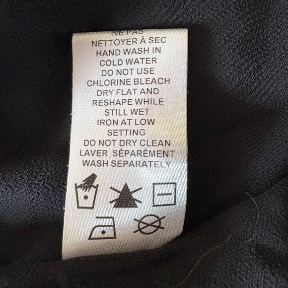 Elegant Black Ruffle Sleeveless Top - Picture 6 of 6